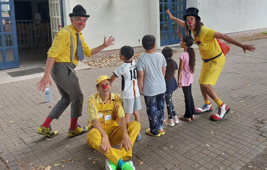 Drei gelbe Clowns im Patrick Henry Village (Heidelberg) - Foto: privat