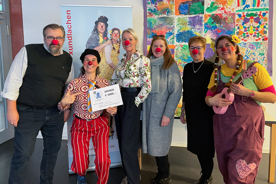 Clownsduo „Jossi & Edda“ (Manja Mauersberger und Hanna Lakatos) mit Frau Stetter (Präsidentin), Frau Kaufmann und Frau Jansen vom Inner Wheel Club Mannheim im Margarete-Blarer-Haus (Foto:privat)