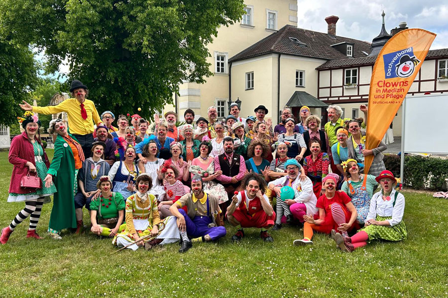 Gruppenbild bei der Akademie des Dachverband Clowns in Medizin und Pflege Deutschland e.V. (Foto: privat)