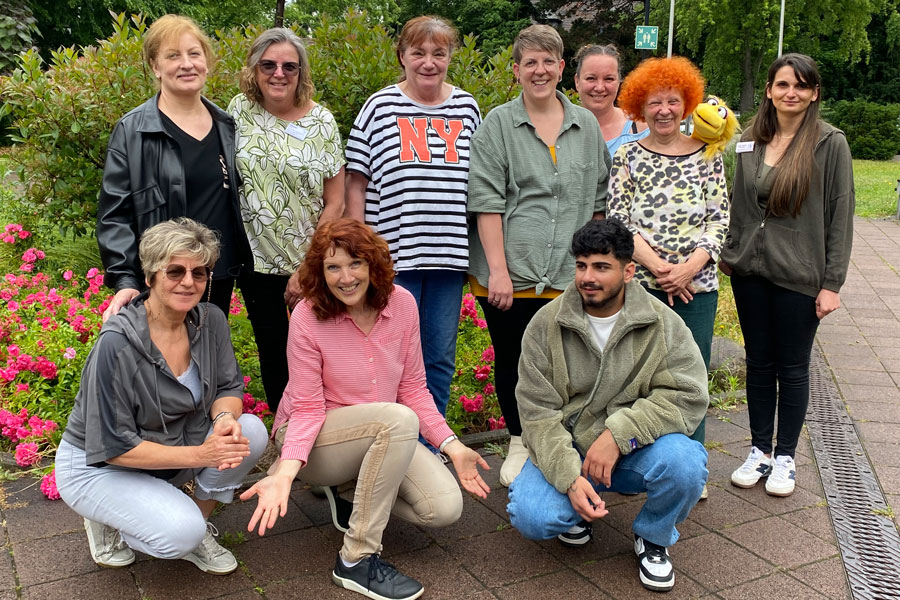 Gruppenfoto Mitarbeiter*innen des Theodor-Friedrich-Haus in Haßloch (Foto: privat)