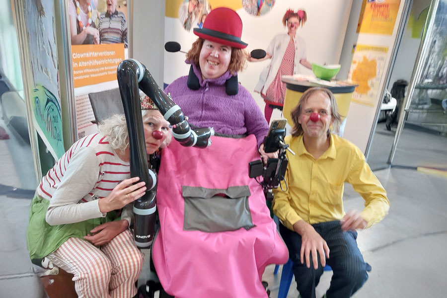 bei der REHAB Messe in Karlsruhe 1 Als Clowns stürzten sich Freddy, Lollo, Keks und Freulein Berta zur großen Freude des Publikums ins Messegetümmel - Foto: privat