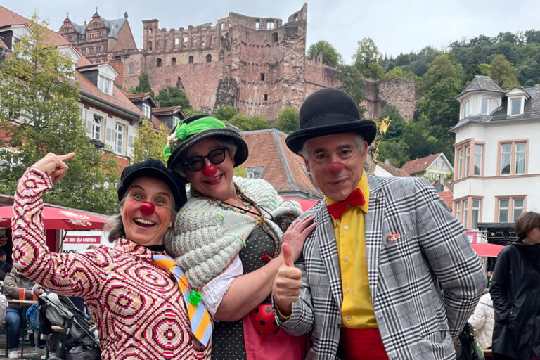 Xundlachen-Clowns Jossi, Schwanhild und Anton beim Heidelberger Herbst (Foto: privat)