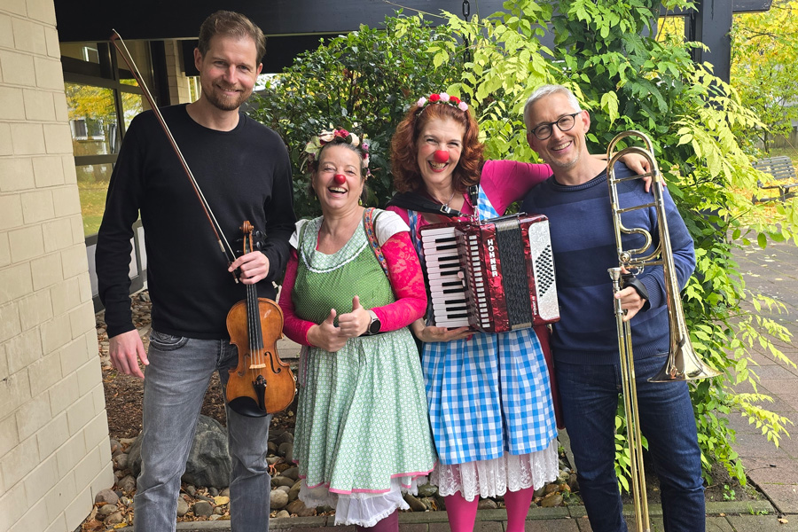 Vorweihnachtliche Geschenke der Staatsphilharmonie und der Clowns (Foto:privat)