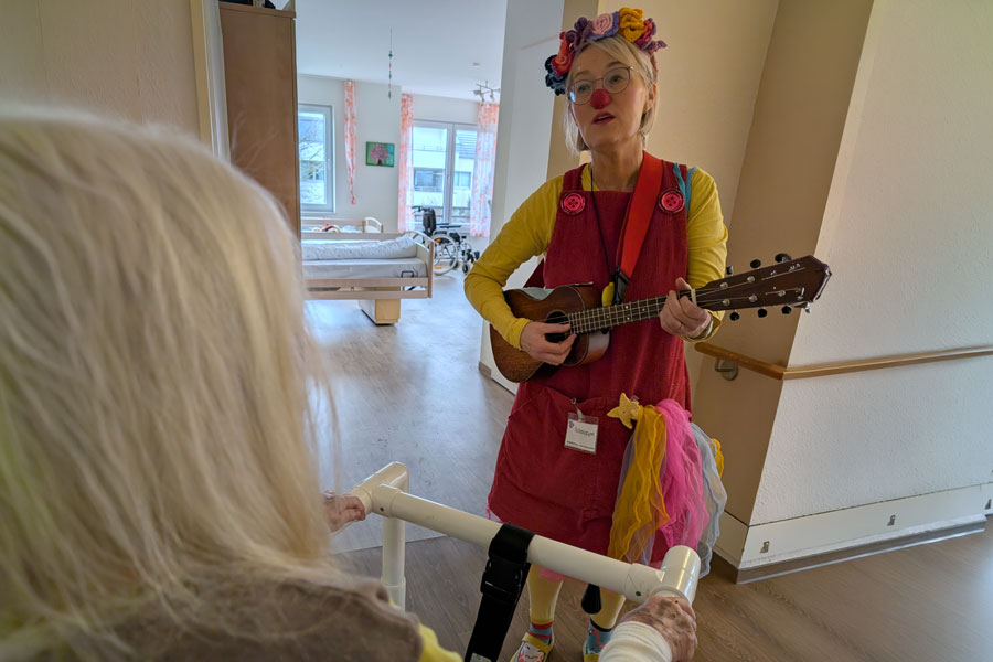 Klinikclownin Schnuppe im Haus Edelberg in Neulussheim (Foto: privat)