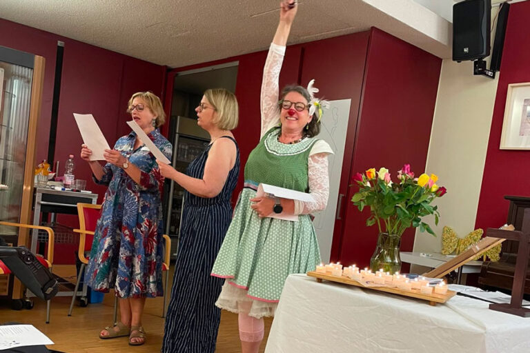 Aktionen 2 Ein berührender Gottesdienst im Pauline-Maier-Haus Foto: privat